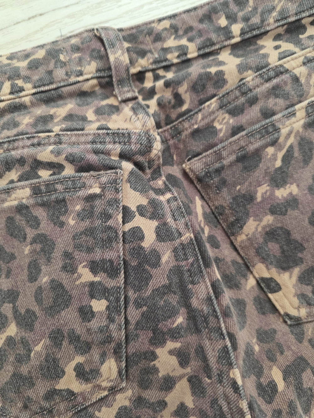 Abercrombie & Fitch Curve Love Low Rise Baggy Jean Leopard 29x30 - Picture 4 of 10